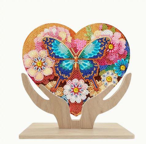 C132 - Support en Bois Main avec Cœur en Plexiglass 18,8x18 cm - Art & Trésorts