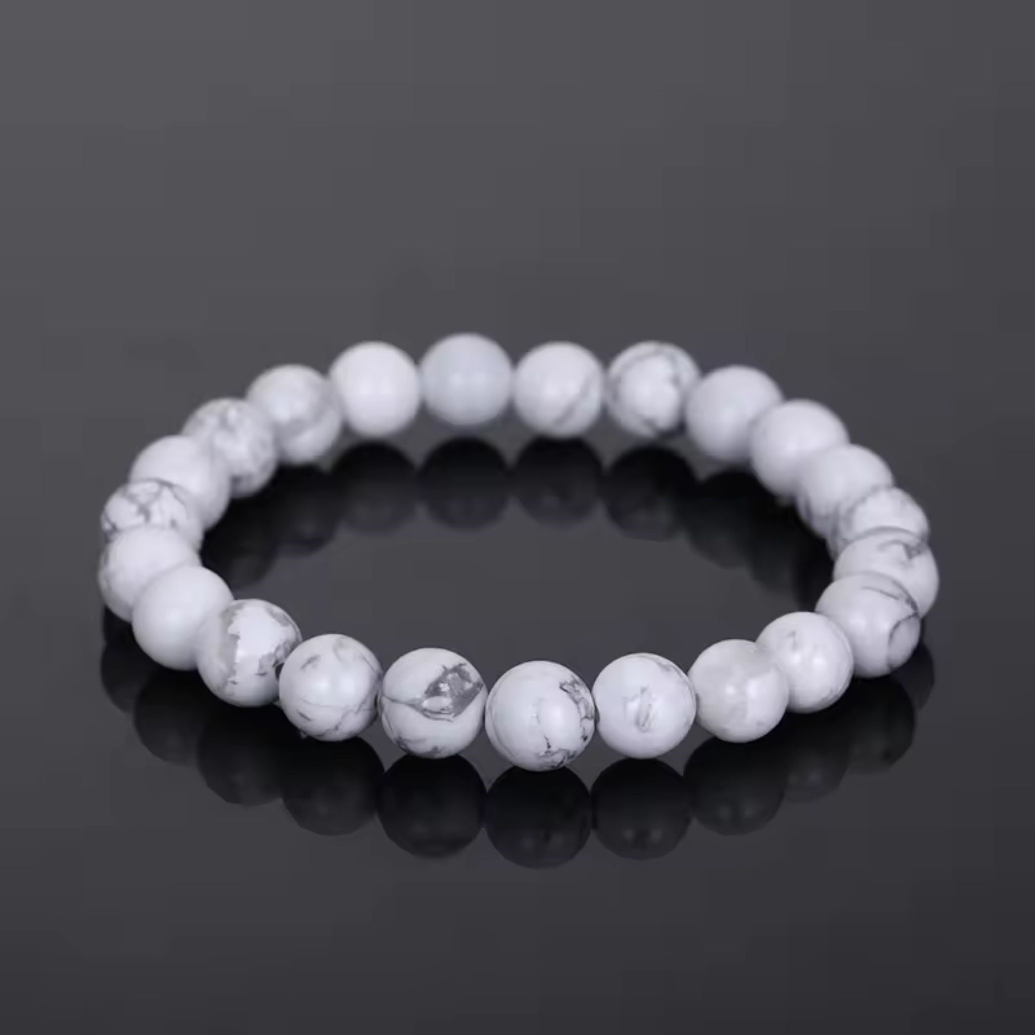 Bracelet en perles synthétiques howlite. Blanc marbré gris. Bijou élégant. S'adapte à tous les poignets. Élastique ajustable