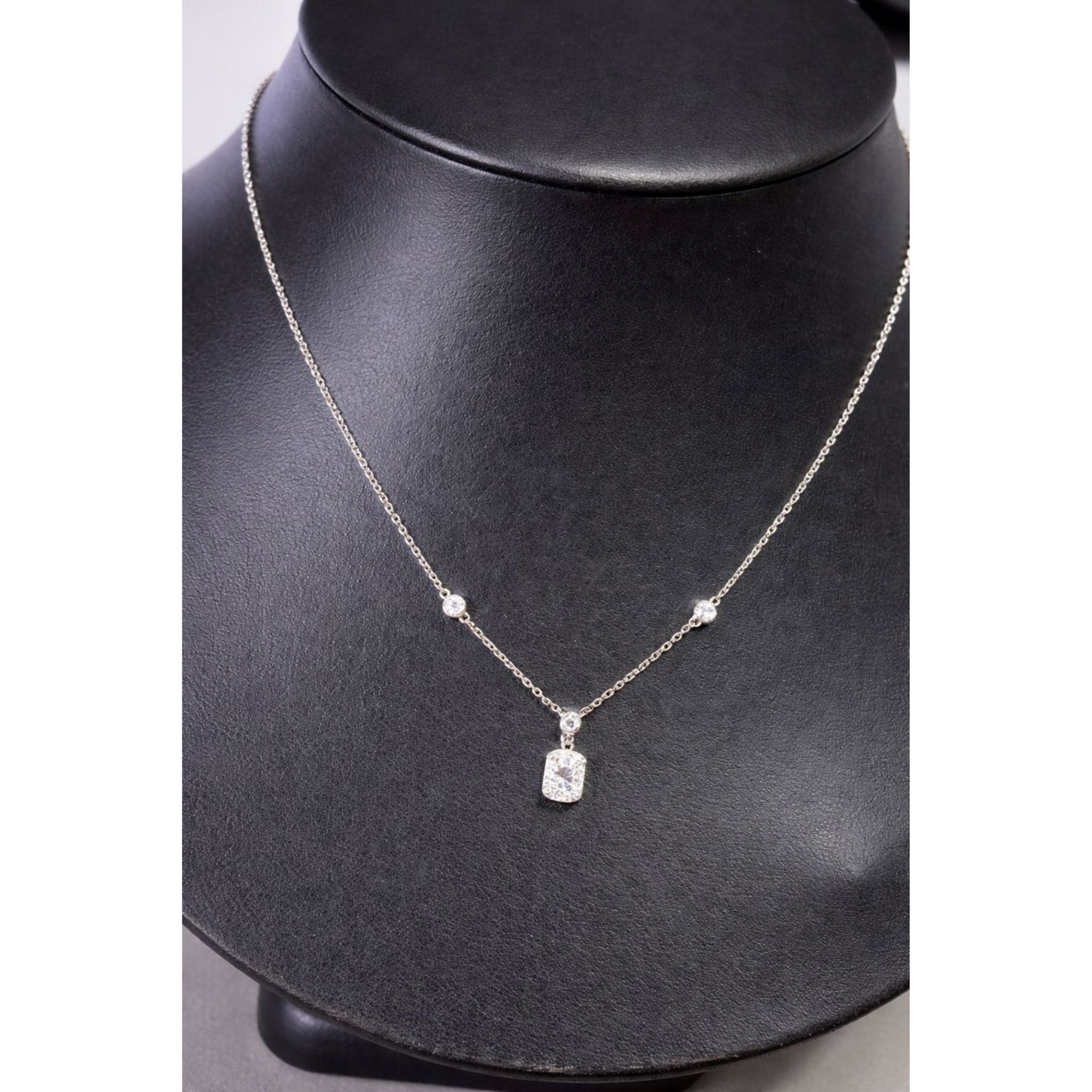 Collier Imani Pendentif Halo Rectangulaire DiAmi | Tocara - Art & Trésorts