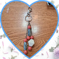Porte-clé Perles Corail et Tube Argenté - Fait Main - Art & Trésorts