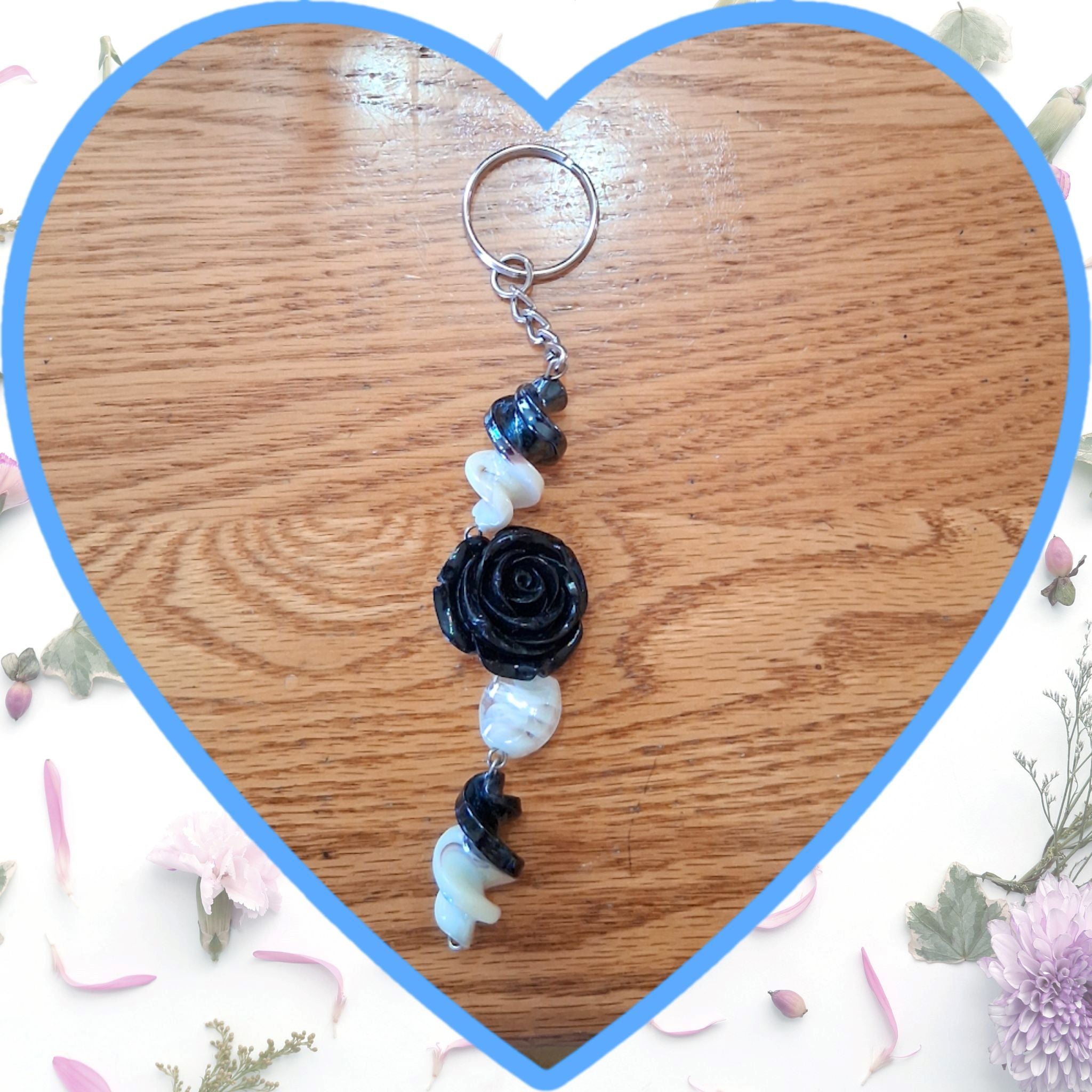 Porte-clé Rose Noire et Tourbillons - Fait Main - Art & Trésorts